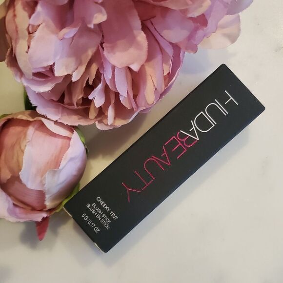 HUDA Cream Blush Stick in Perky Peach - Picture 7 of 11